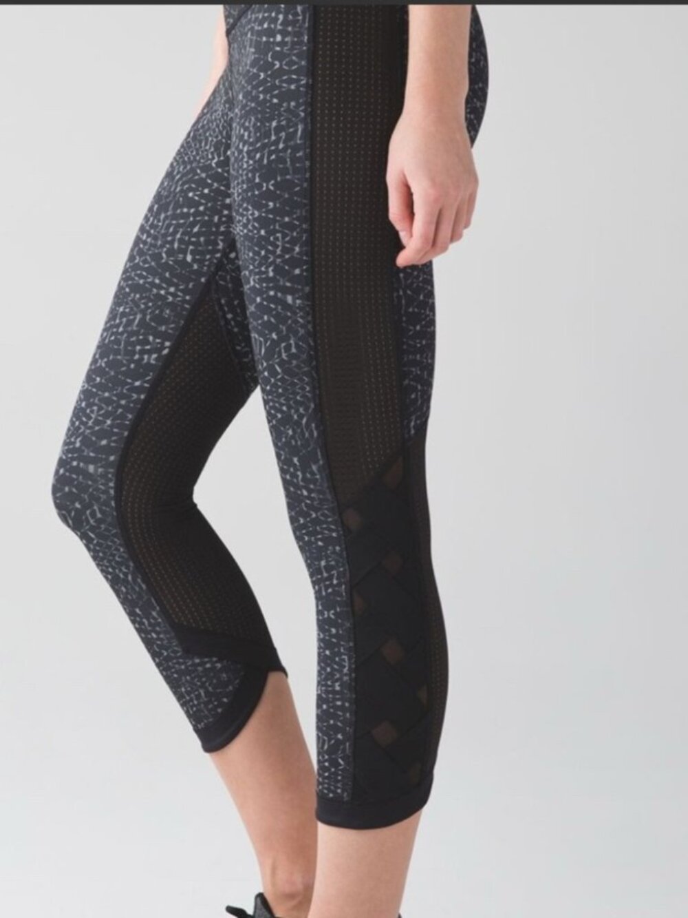 Lululemon Athletica Var- City Crop Samba Snake Battleship Legging Pants - Size 8